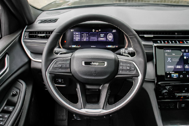 Used 2024 Jeep Grand Cherokee Altitude AWD/4WD image 8