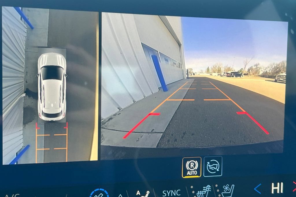 New 2026 Chevrolet Equinox EV LT w/ Convenience Package II FWD image 17