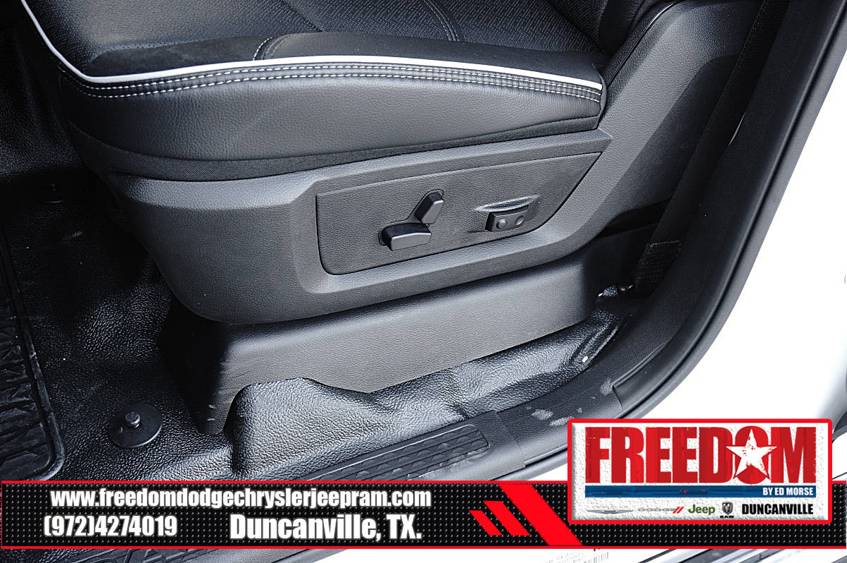 New 2026 RAM 4500 4x4 Crew Cab DRW w/ Laramie Trim Package image 36