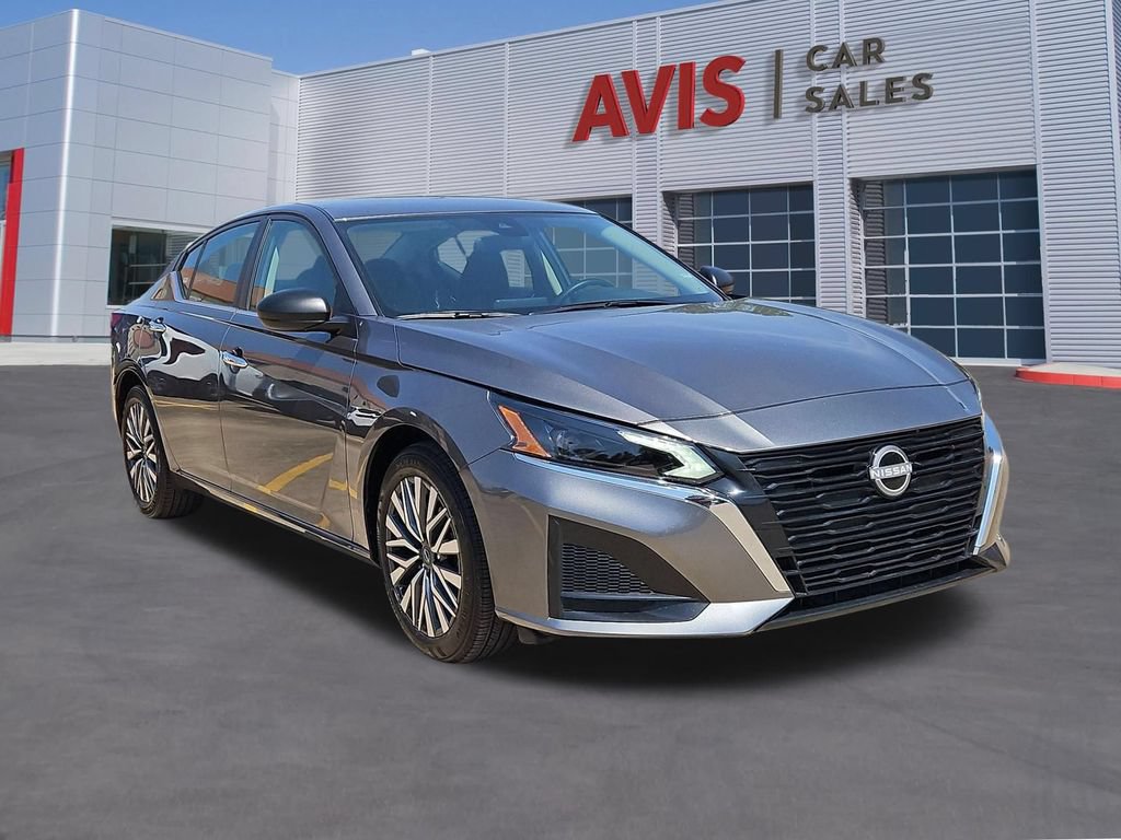 Used 2025 Nissan Altima 2.5 SV FWD image 3