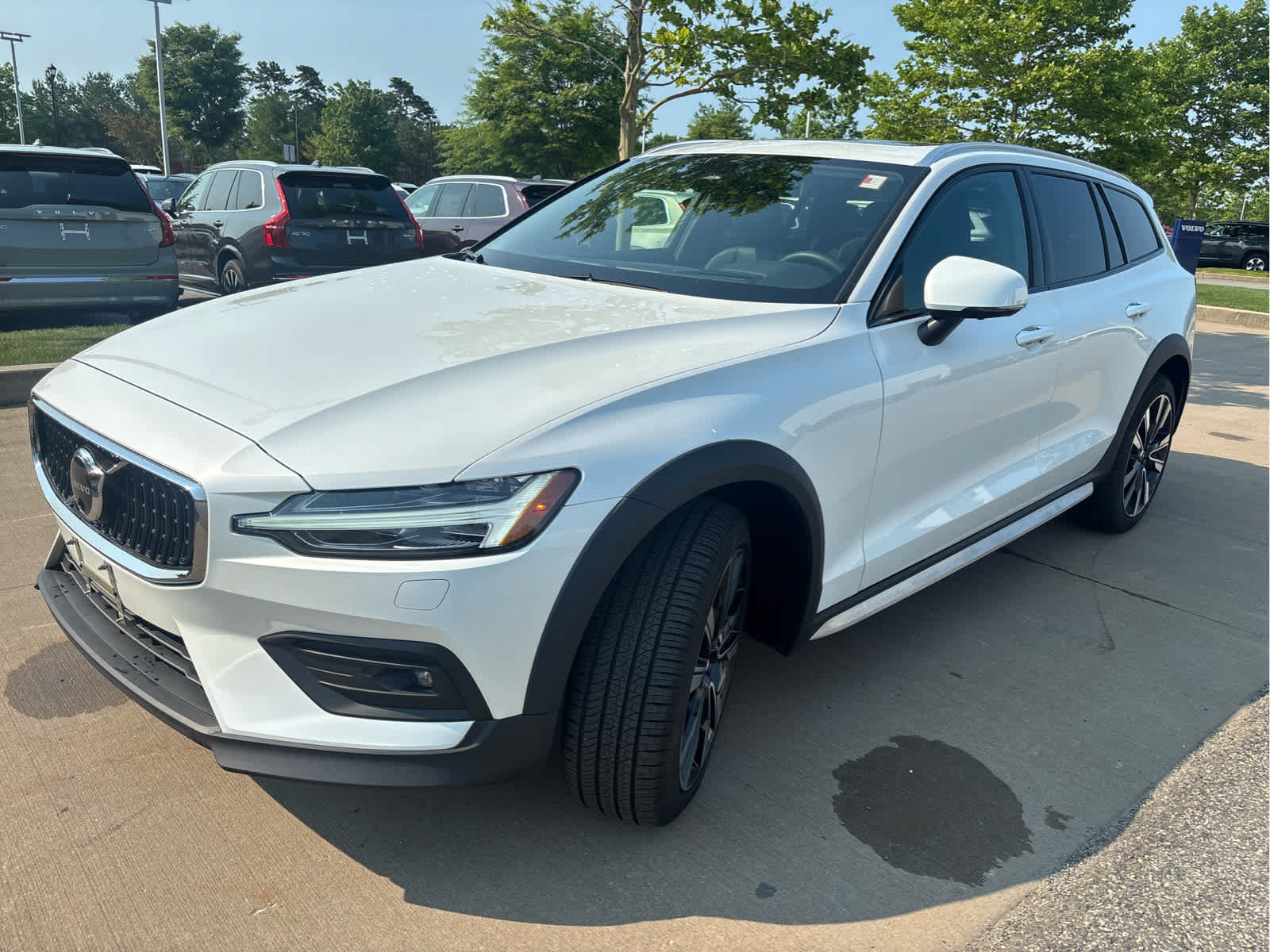 Used 2026 Volvo V60 B5 Cross Country Ultra w/ Protection Package Premier AWD/4WD image 4