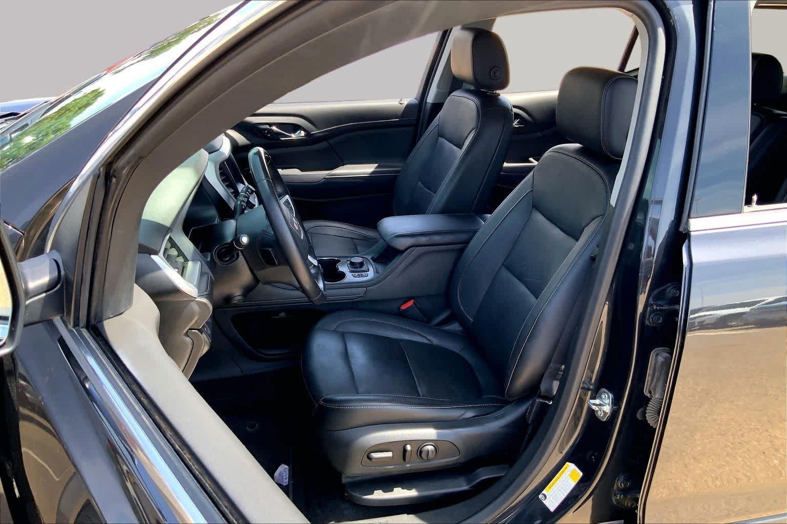 Used 2020 GMC Acadia SLT w/ Driver Alert Package II FWD image 7