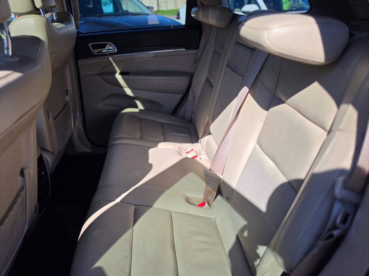 Used 2018 Jeep Grand Cherokee Limited AWD/4WD image 12