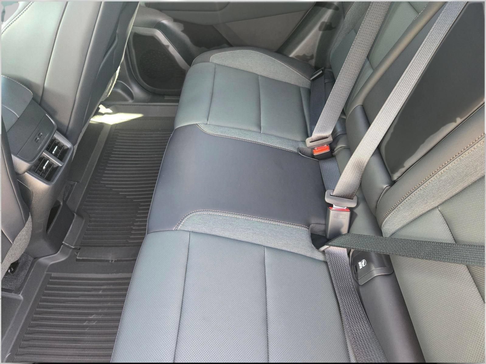 New 2027 GMC Terrain AT4 w/ Technology Package II AWD/4WD image 3
