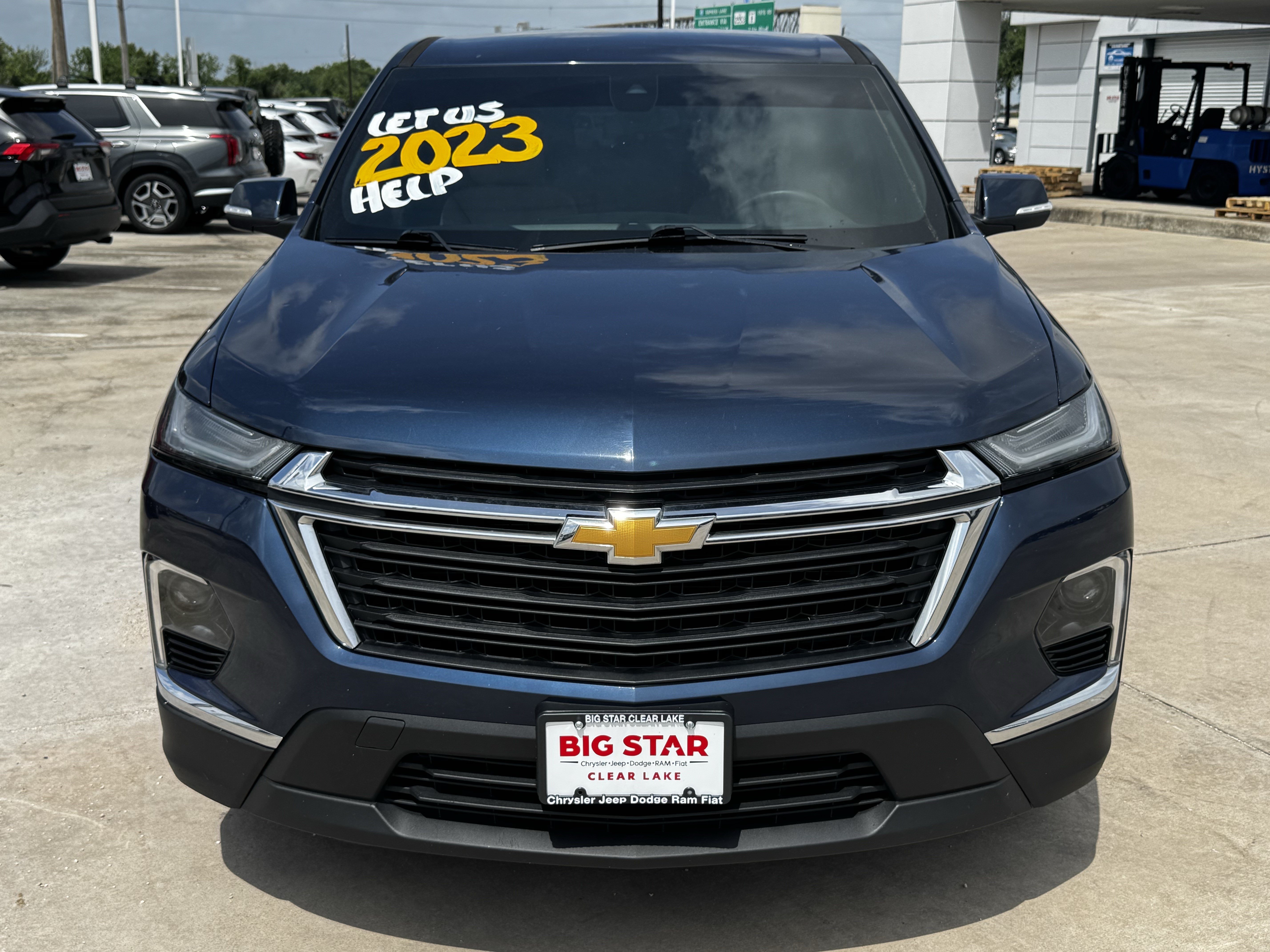 Used 2023 Chevrolet Traverse LS w/ Safety Package FWD image 3