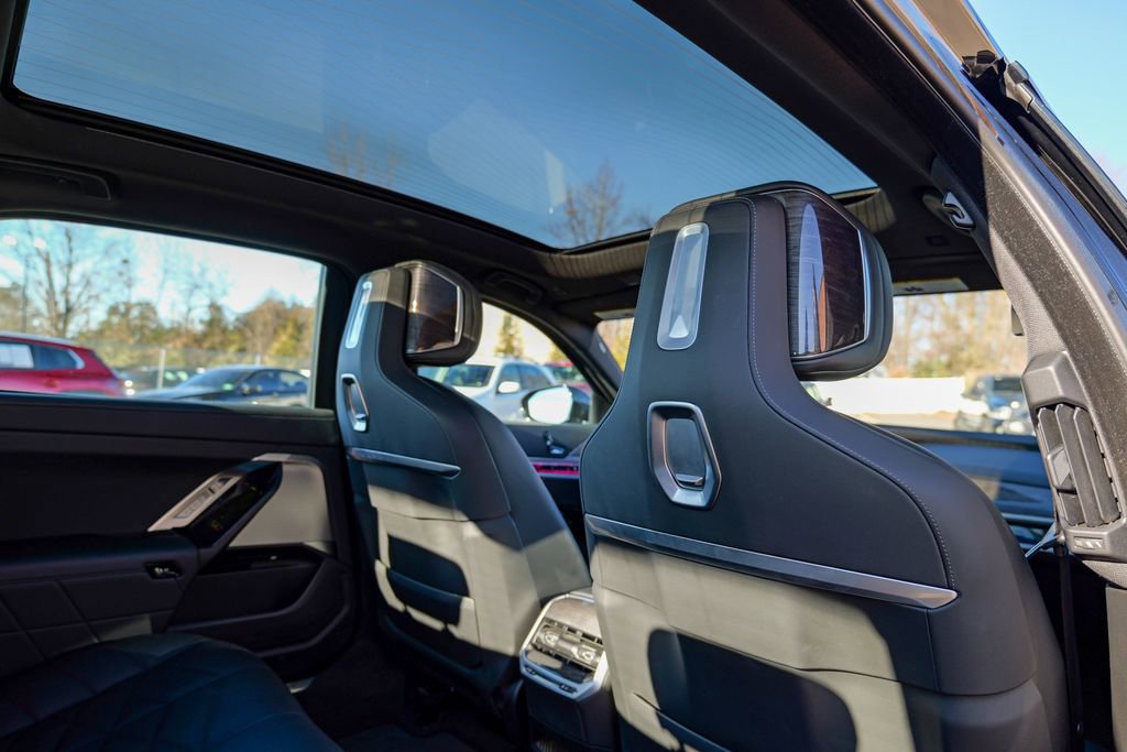 Used 2023 BMW 740i w/ Parking Assistance Package image 45