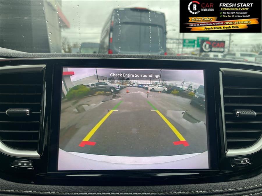 Used 2024 Chrysler Pacifica Limited FWD image 22