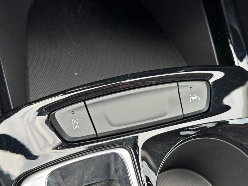 Used 2025 Chevrolet Trax LT FWD image 39