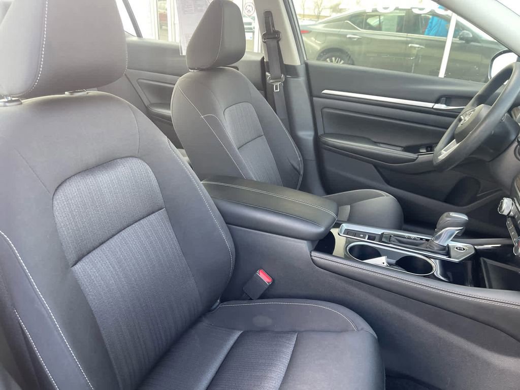 Used 2023 Nissan Altima 2.5 SV AWD/4WD image 11