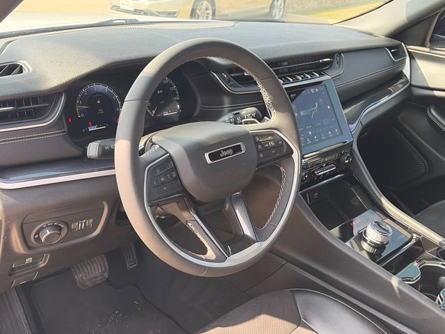 Used 2023 Jeep Grand Cherokee Altitude image 17