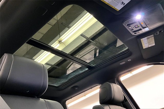 Used 2022 Toyota Tundra Platinum image 16