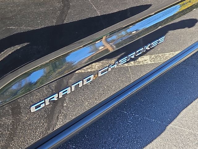 Used 2015 Jeep Grand Cherokee Limited w/ Luxury Group II image 13