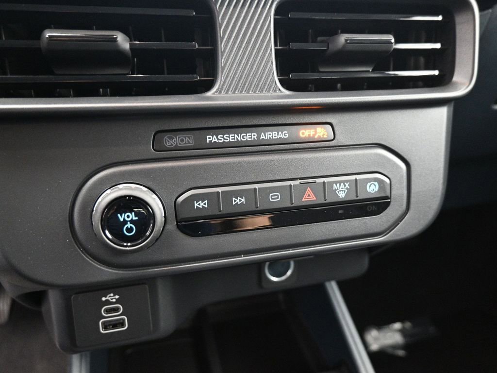 New 2025 Ford Maverick XL image 14