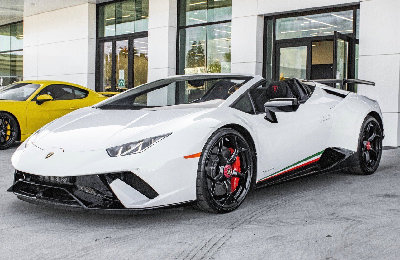 Used 2018 Lamborghini Huracan Performante AWD/4WD image 18