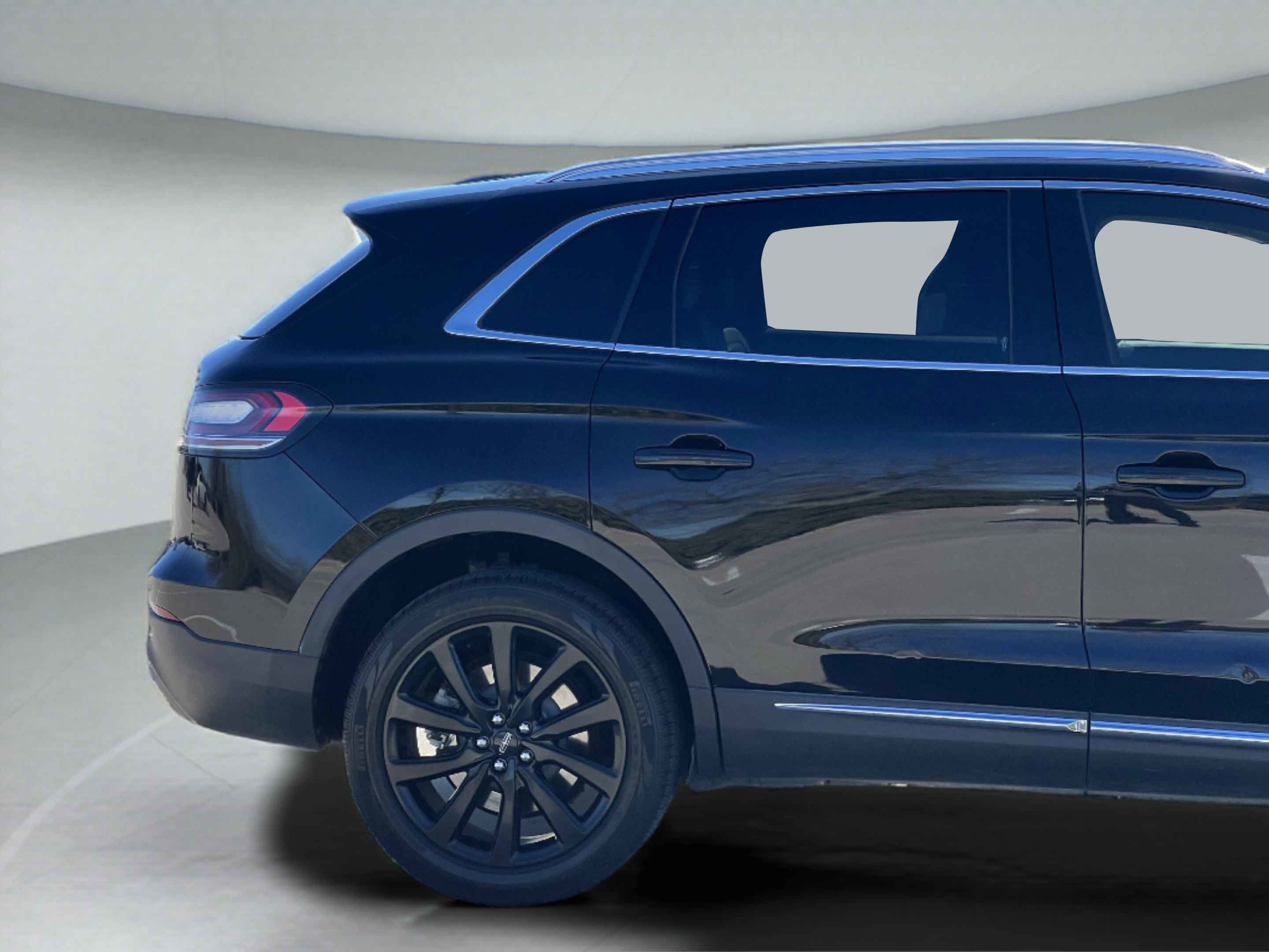 Used 2022 Lincoln Nautilus Reserve w/ Monochromatic Package AWD/4WD image 28