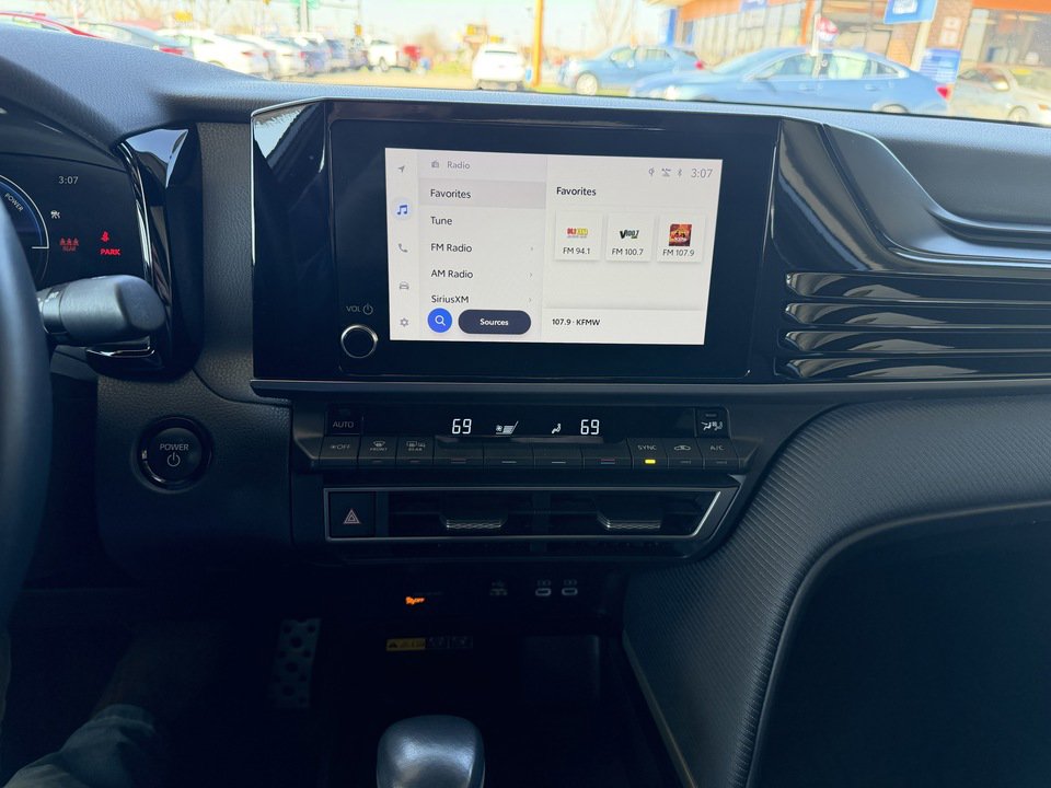 Used 2025 Toyota Camry SE AWD/4WD image 19