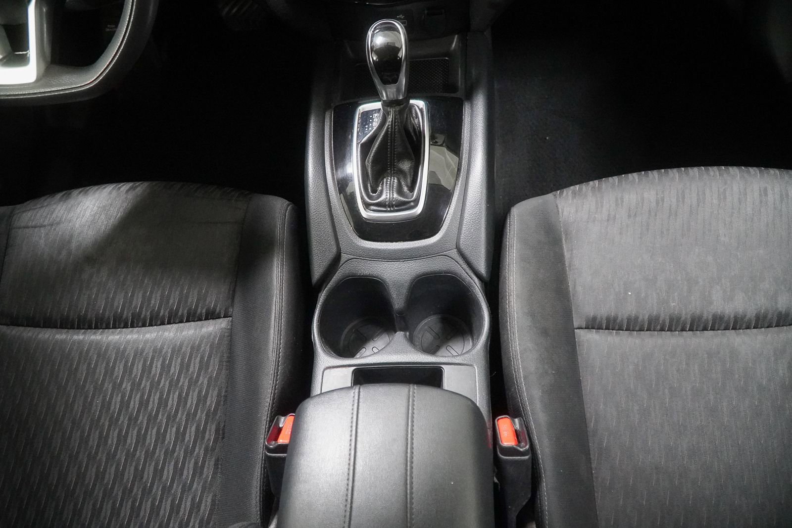 Used 2018 Nissan Rogue S image 29