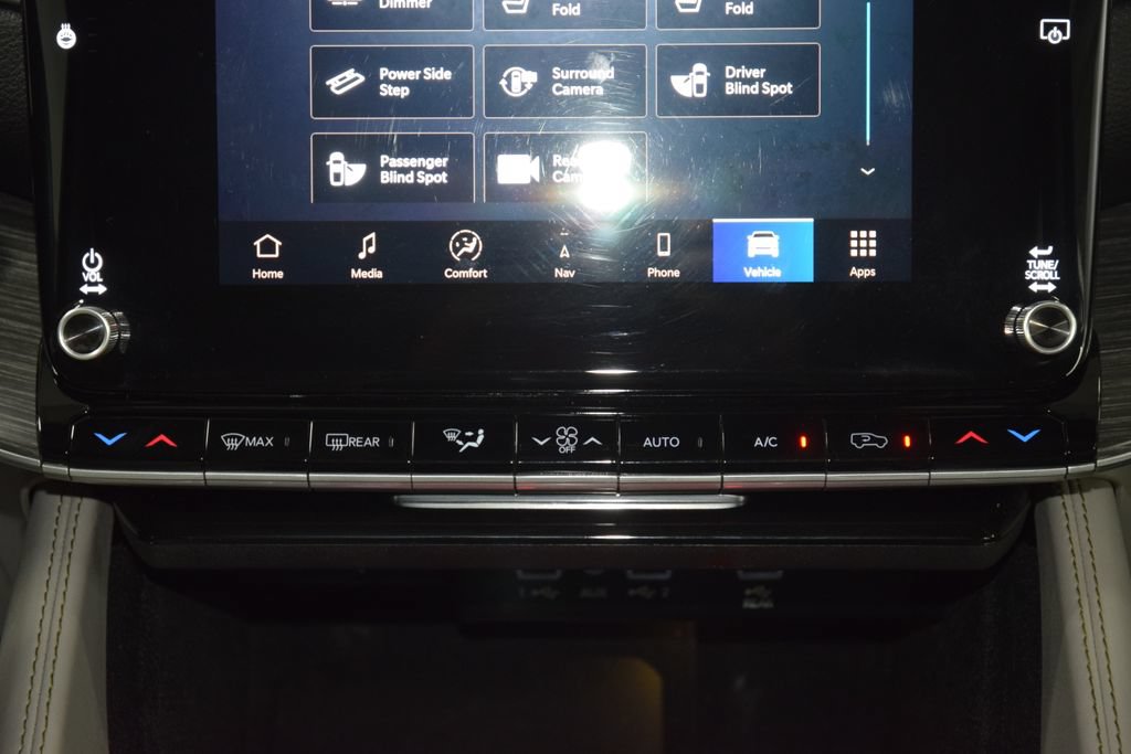 Used 2024 Jeep Wagoneer L Series III w/ Premium Group I AWD/4WD image 37