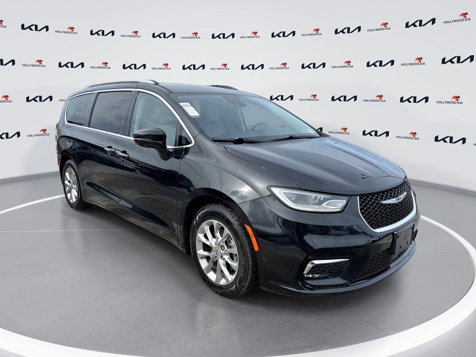 Used 2021 Chrysler Pacifica Touring-L FWD video 1