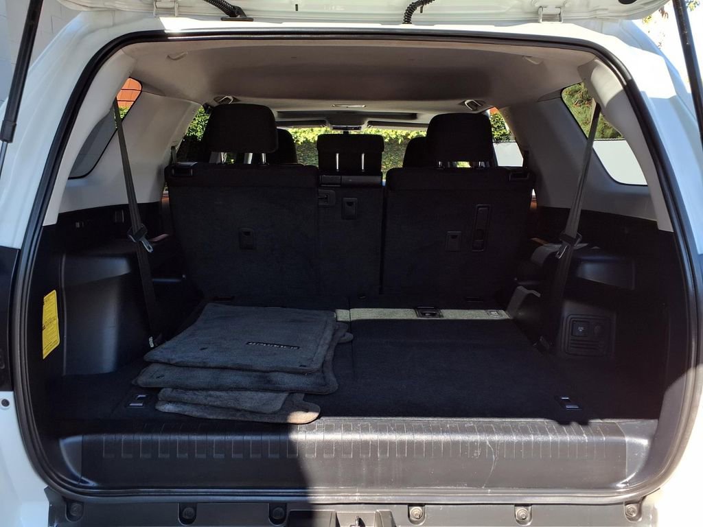 Used 2011 Toyota 4Runner SR5 w/ Convenience Pkg image 19