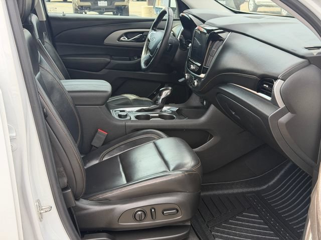 Used 2021 Chevrolet Traverse RS w/ LPO, 'HIT The Road' Package FWD image 21