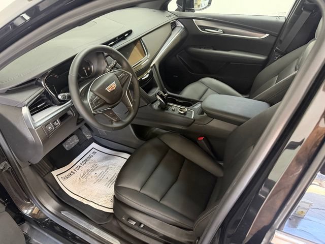 Used 2025 Cadillac XT5 Luxury w/ LPO, Floor Liner Package FWD image 14