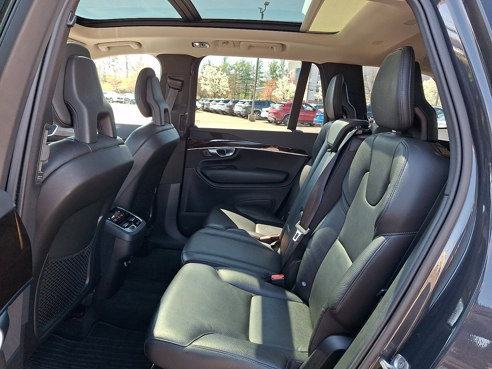 Used 2017 Volvo XC90 T6 Momentum w/ Vision Package image 11
