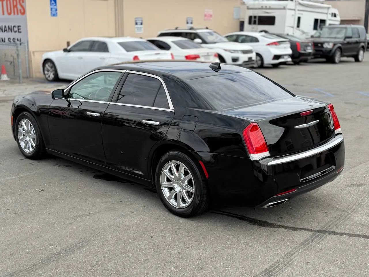 Used 2018 Chrysler 300 Limited RWD image 11
