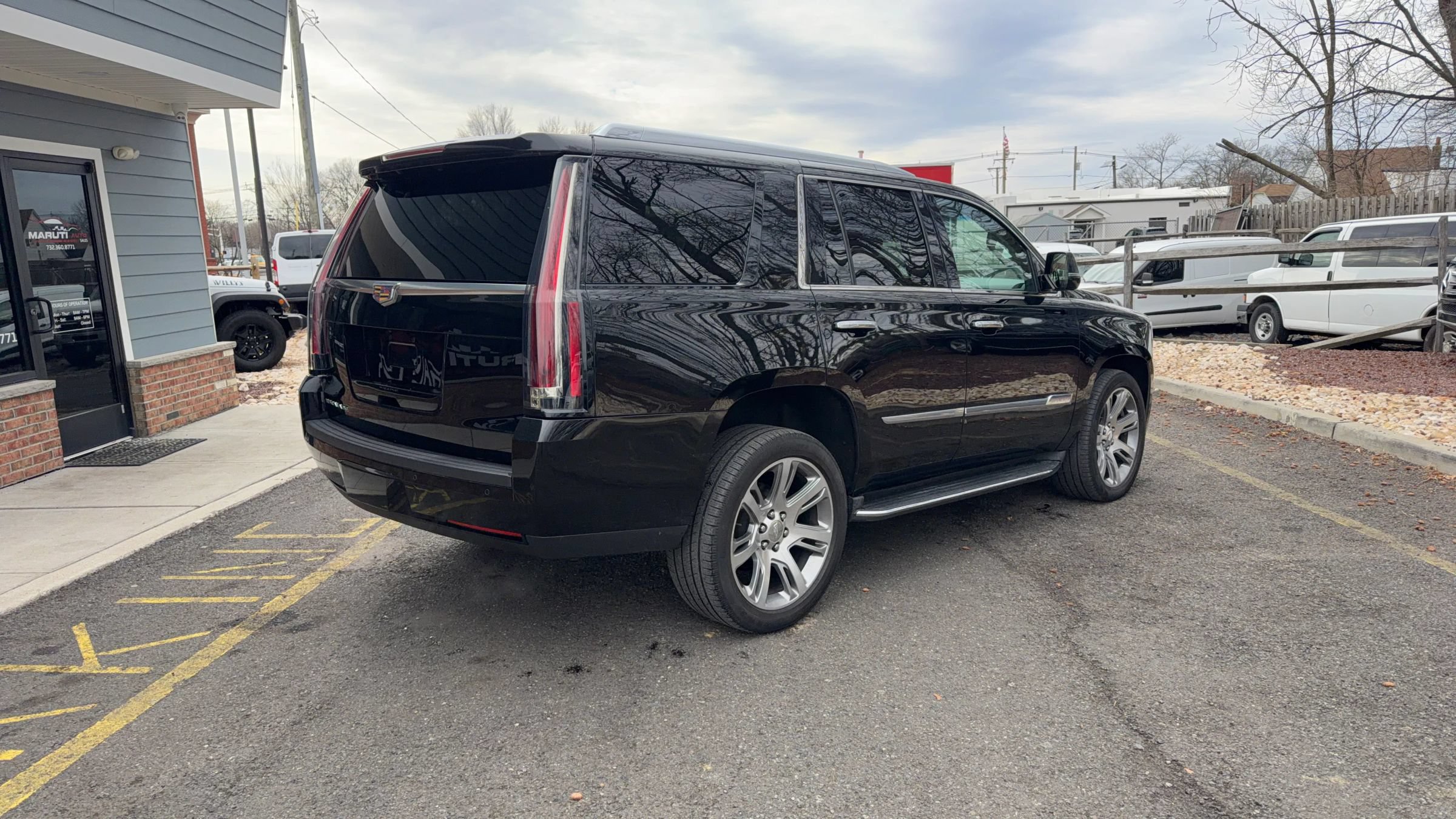 Used 2016 Cadillac Escalade Luxury AWD/4WD image 5