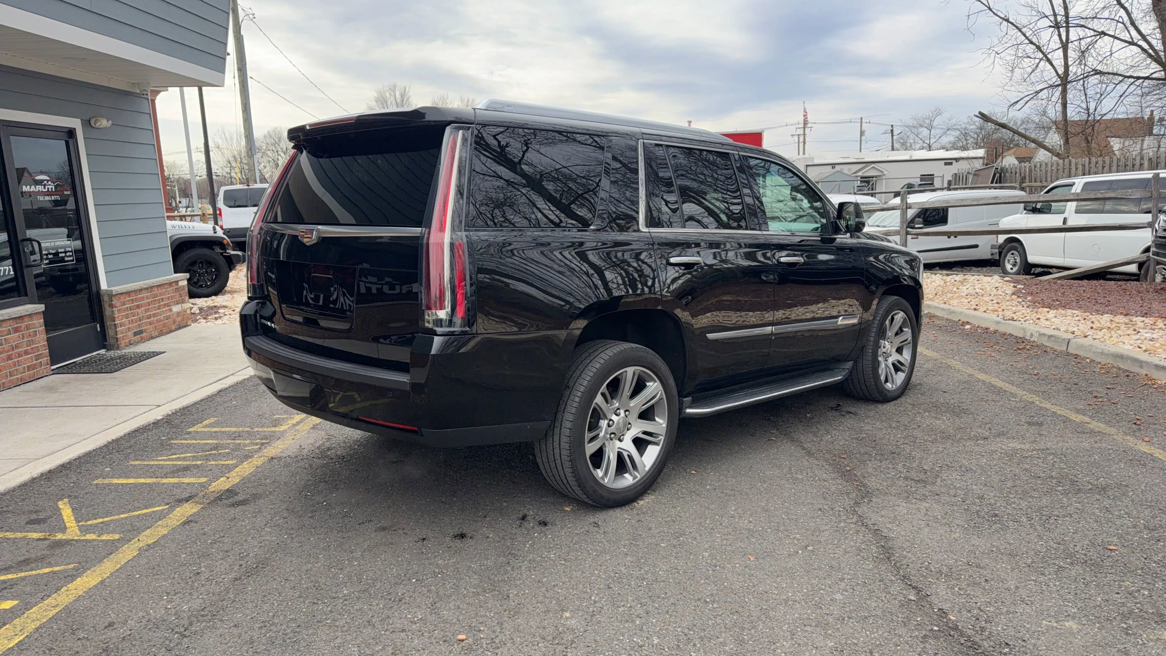Used 2016 Cadillac Escalade Luxury image 5