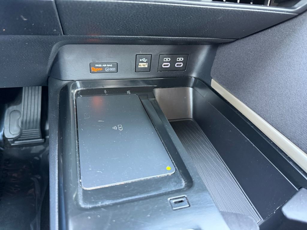 Used 2025 Toyota Camry LE image 27