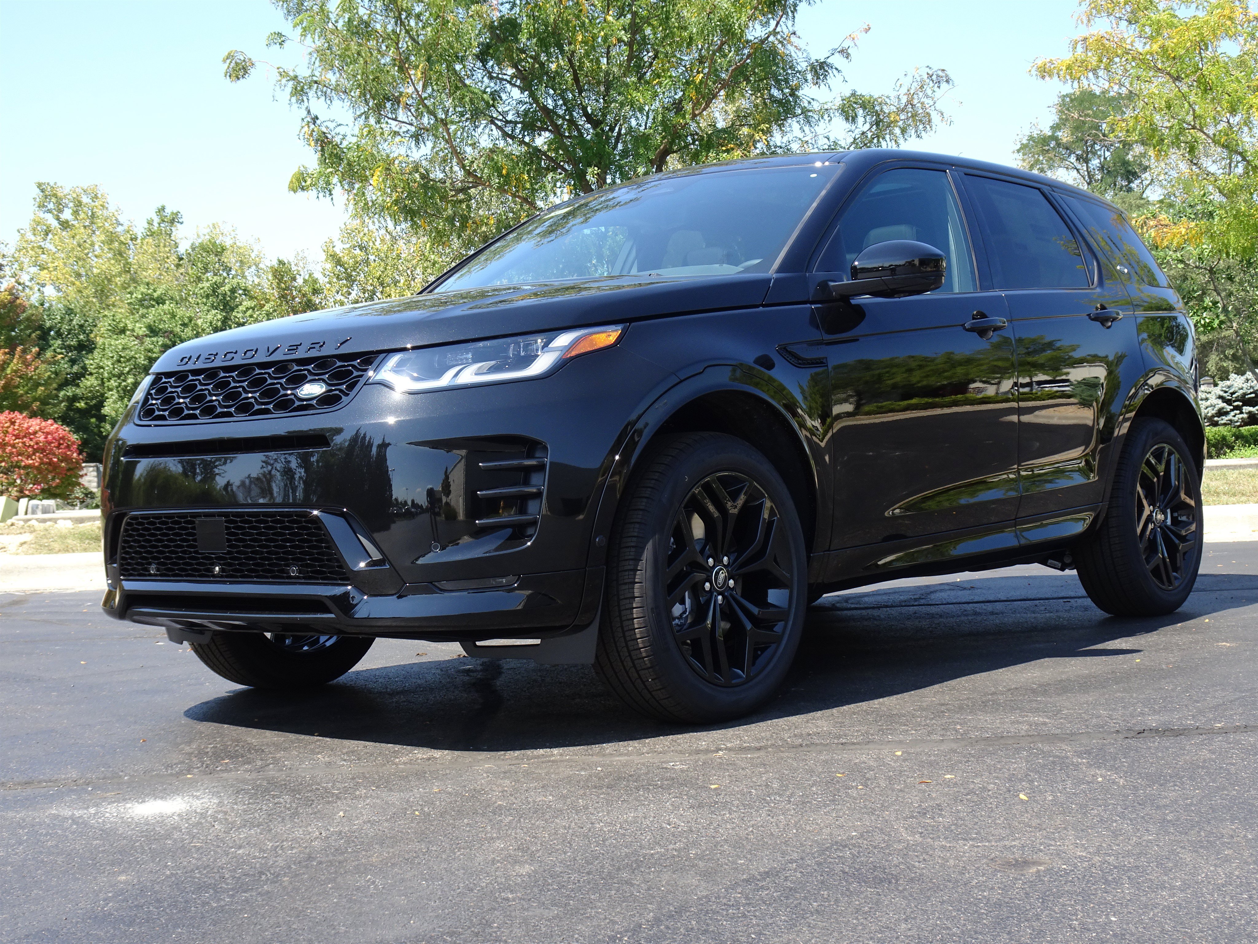 New 2026 Land Rover Discovery Sport Landmark AWD/4WD image 2