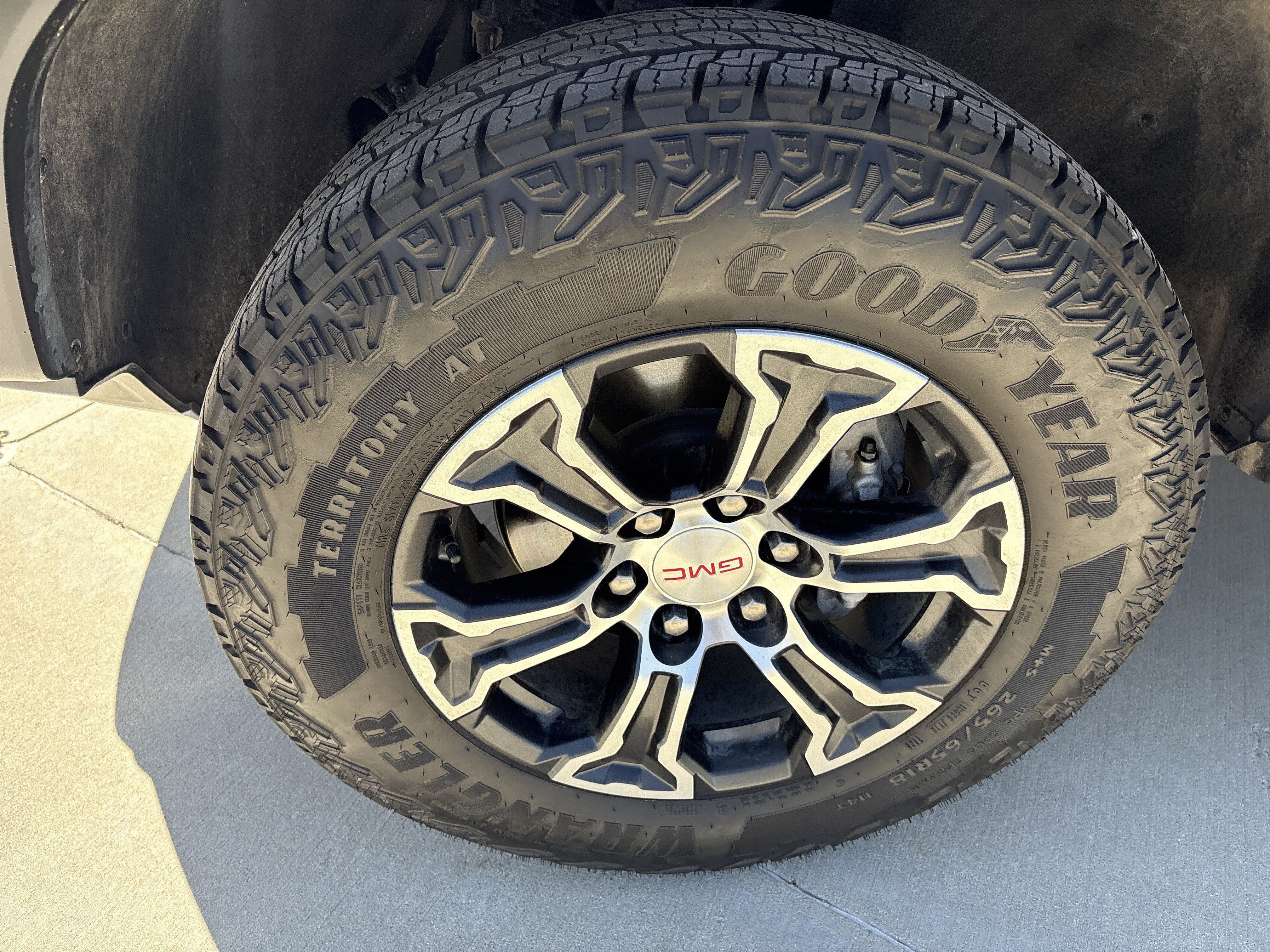 Used 2025 GMC Canyon AT4 w/ AT4 Premium Package AWD/4WD image 9