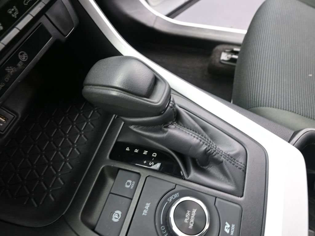 Used 2024 Toyota RAV4 LE image 27