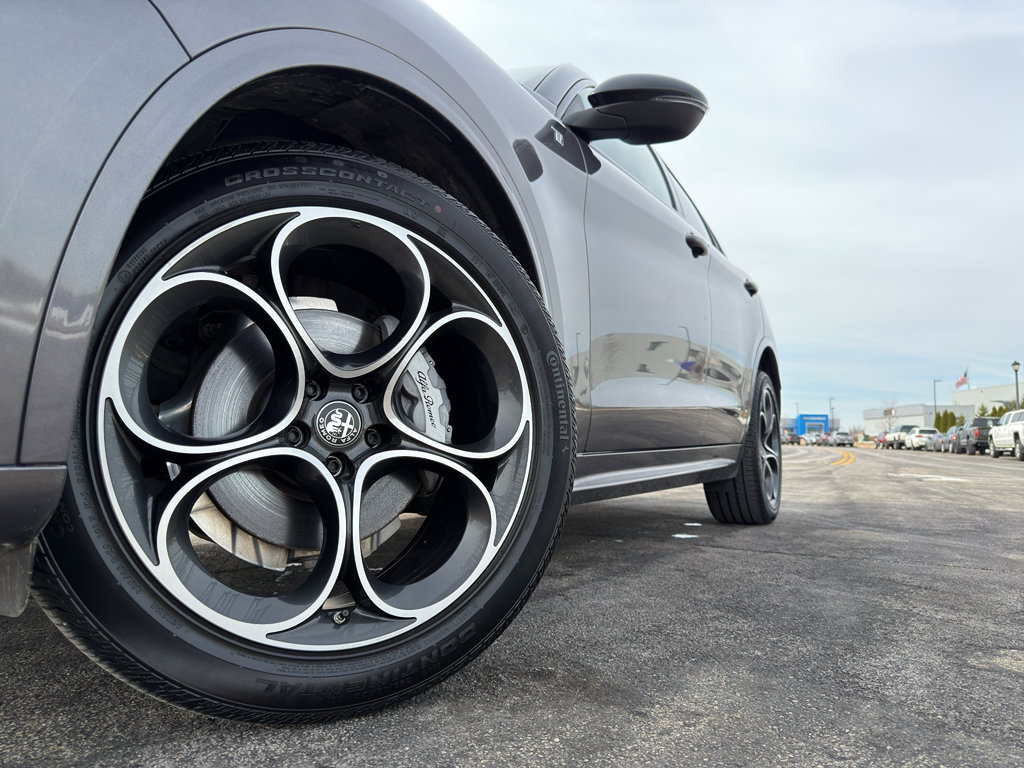 Used 2024 Alfa Romeo Stelvio Ti image 9