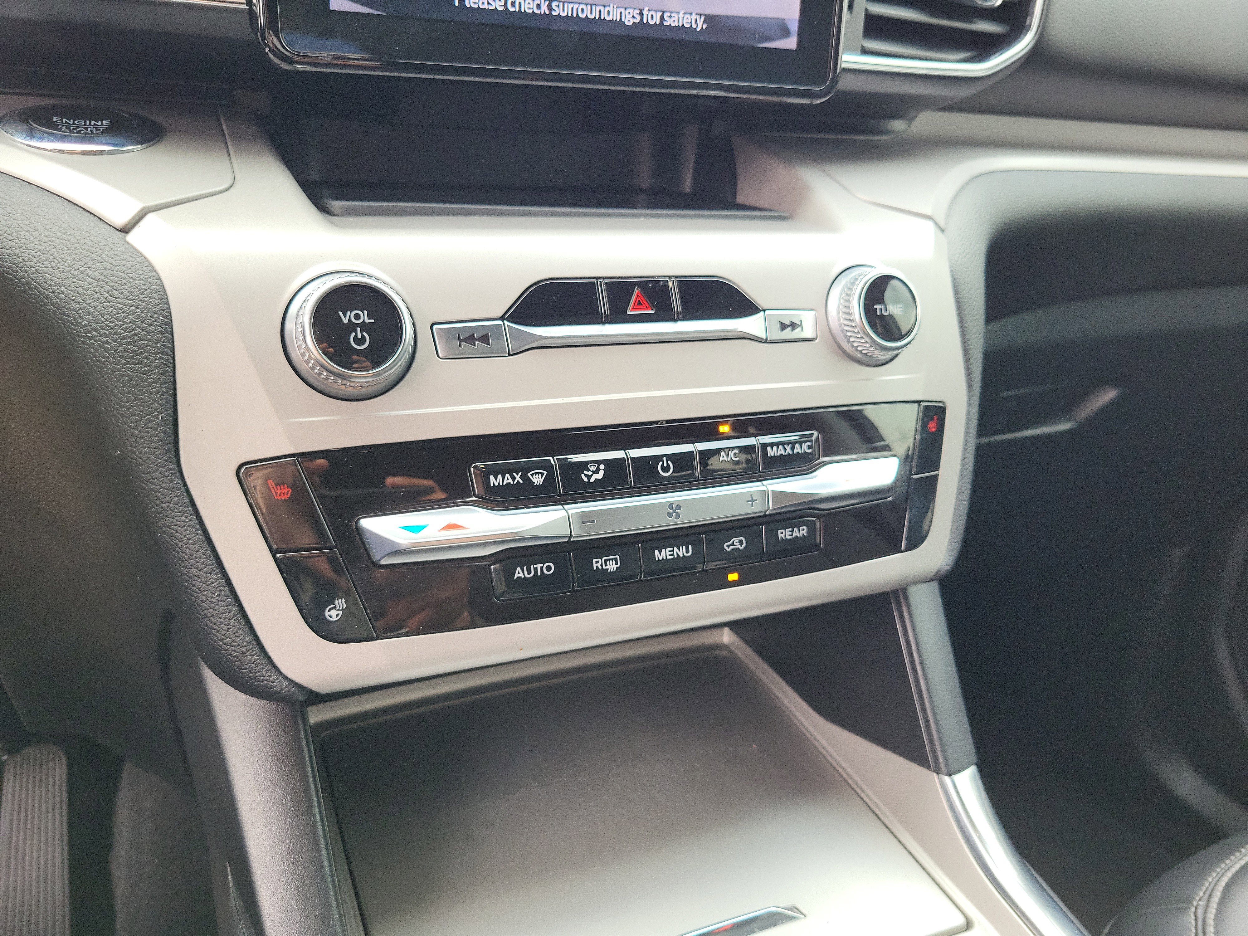 Used 2024 Ford Explorer XLT w/ Equipment Group 202A image 23