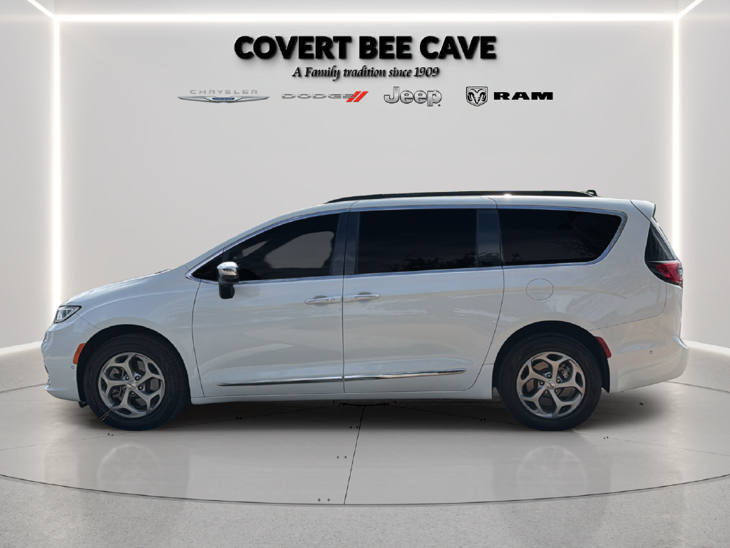 Used 2023 Chrysler Pacifica Limited w/ Uconnect Theater Family Group AWD/4WD image 4