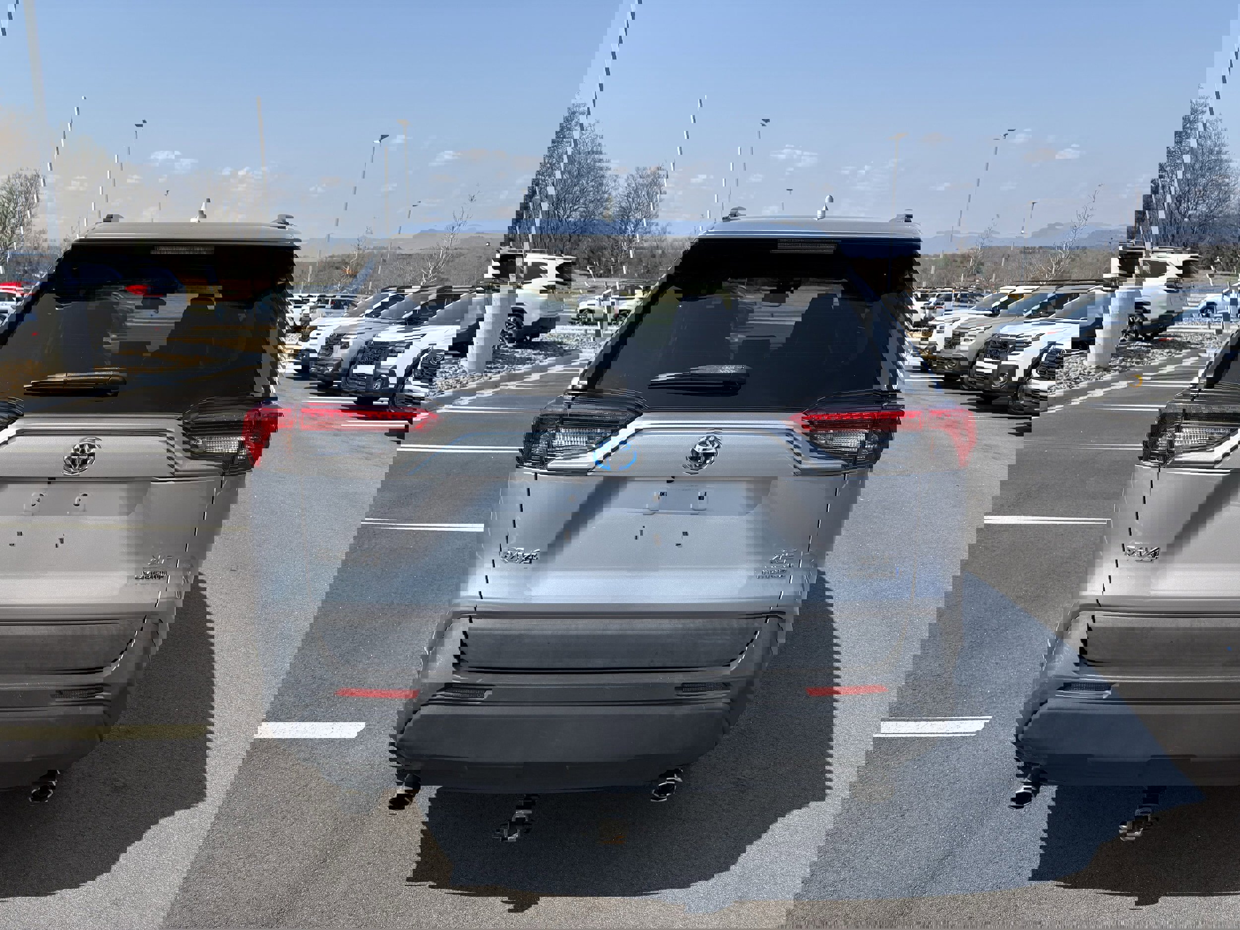 Used 2021 Toyota RAV4 XLE Premium image 10