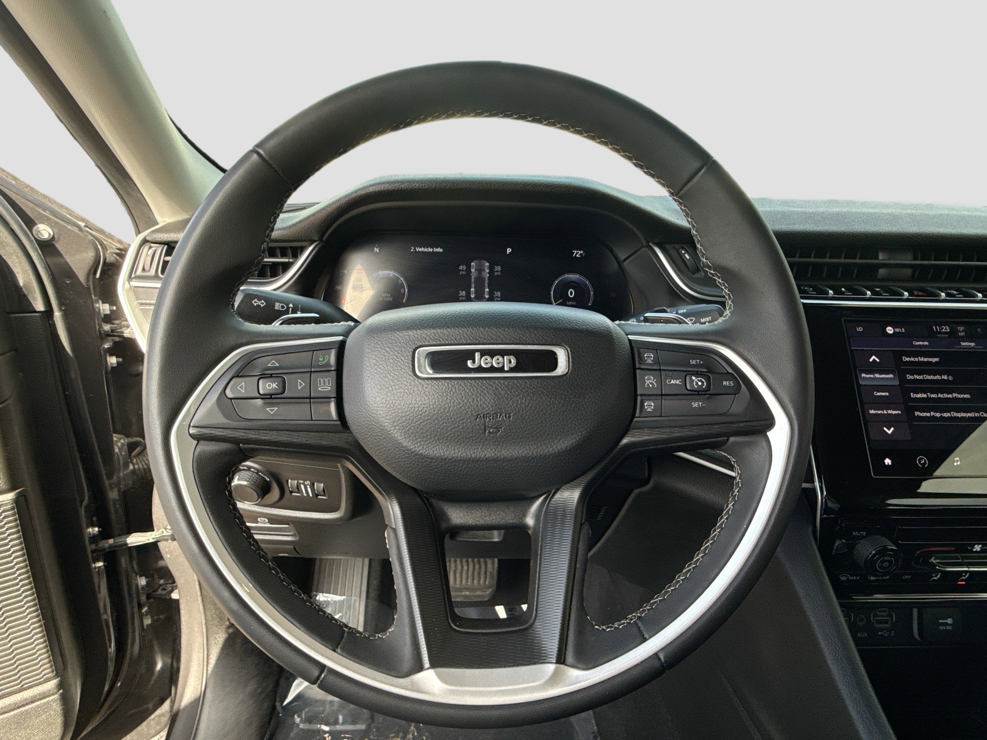 Used 2024 Jeep Grand Cherokee Laredo image 38