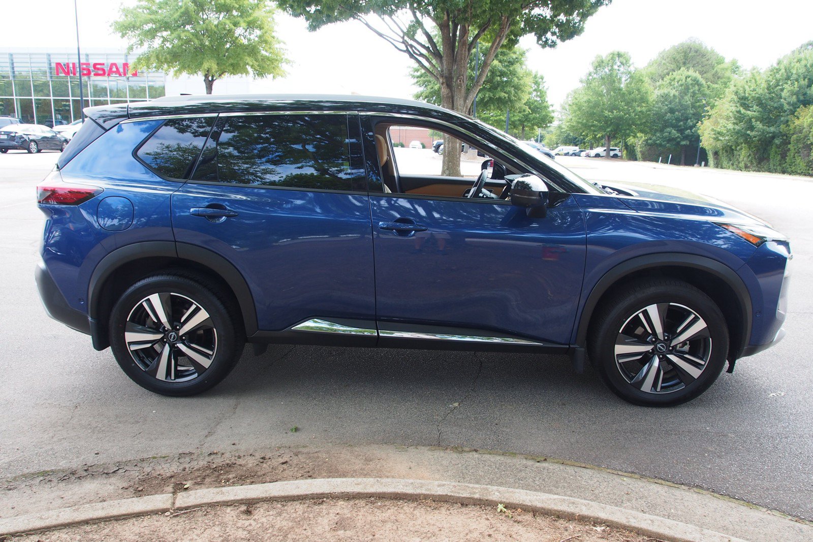 Used 2023 Nissan Rogue Platinum AWD/4WD image 8