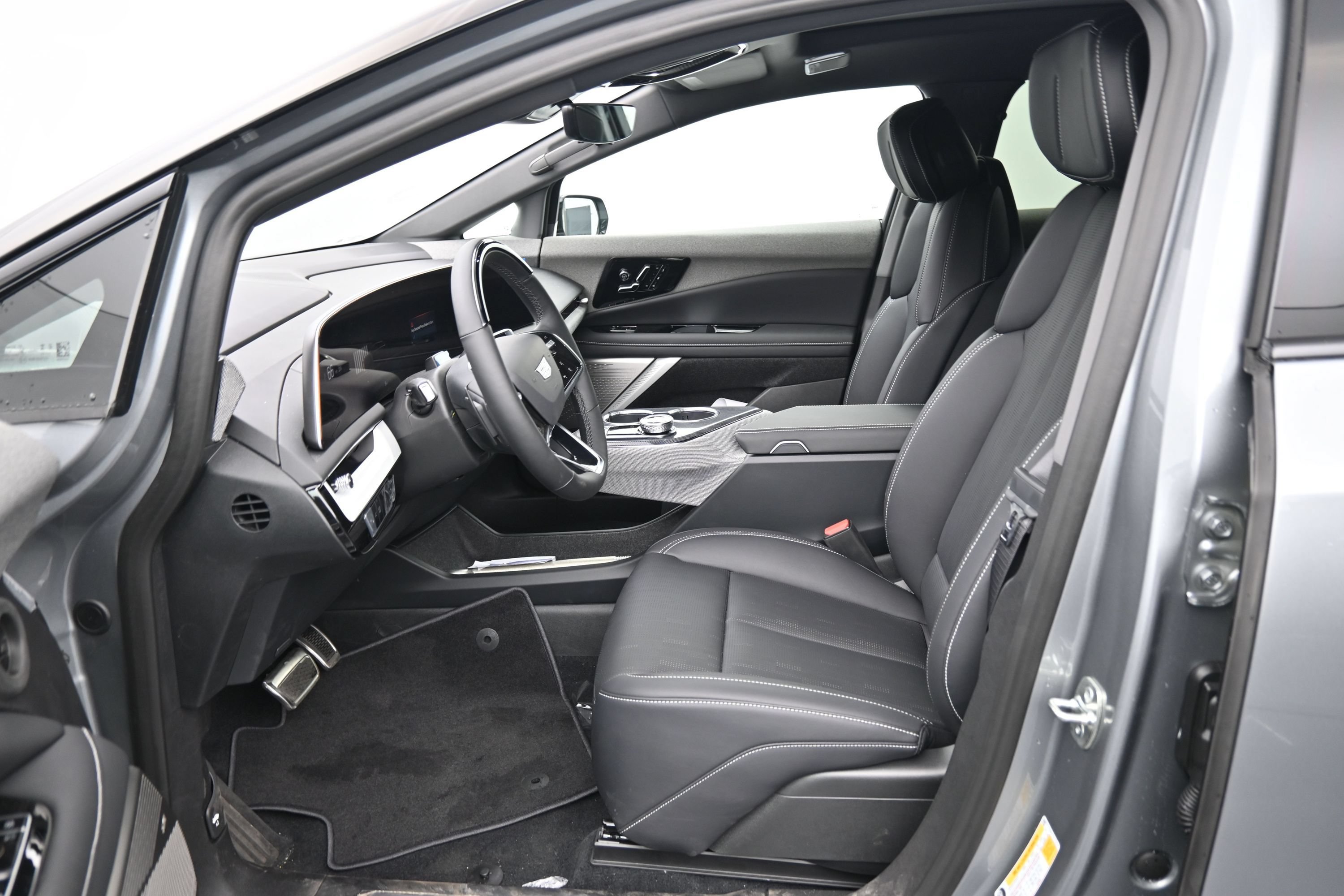 New 2026 Cadillac Optiq Sport 2 w/ LPO, Floor Liner Package AWD/4WD image 11