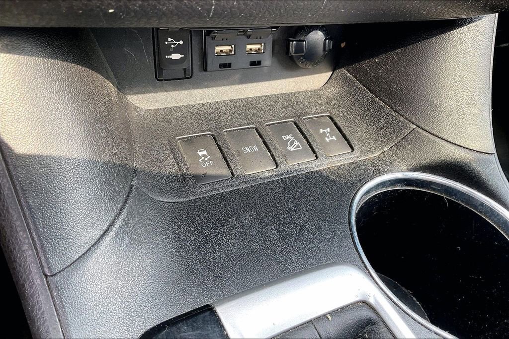 Used 2019 Toyota Highlander XLE AWD/4WD image 19