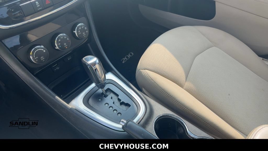 Used 2013 Chrysler 200 Touring FWD image 15