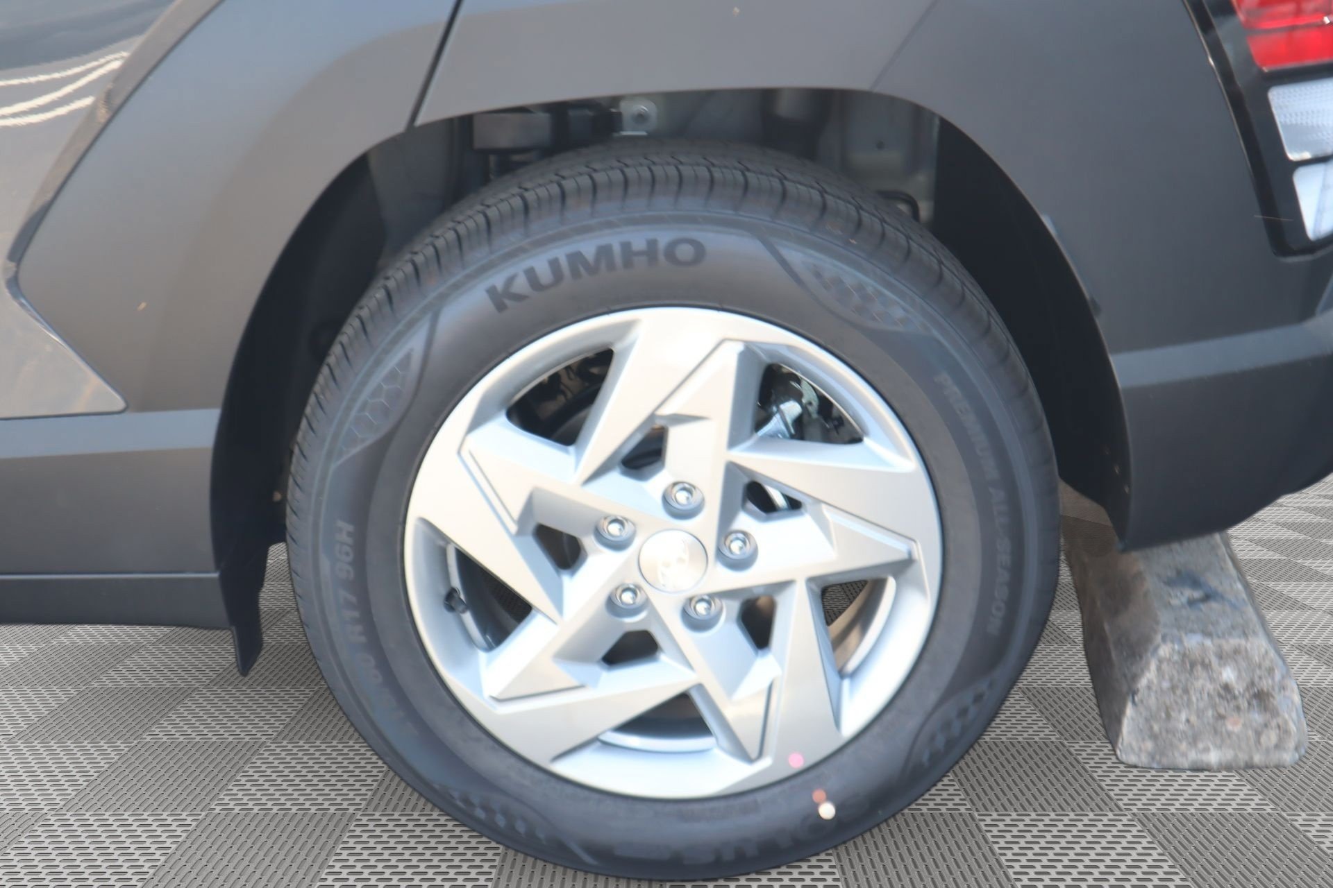 New 2027 Hyundai Kona SE FWD image 4