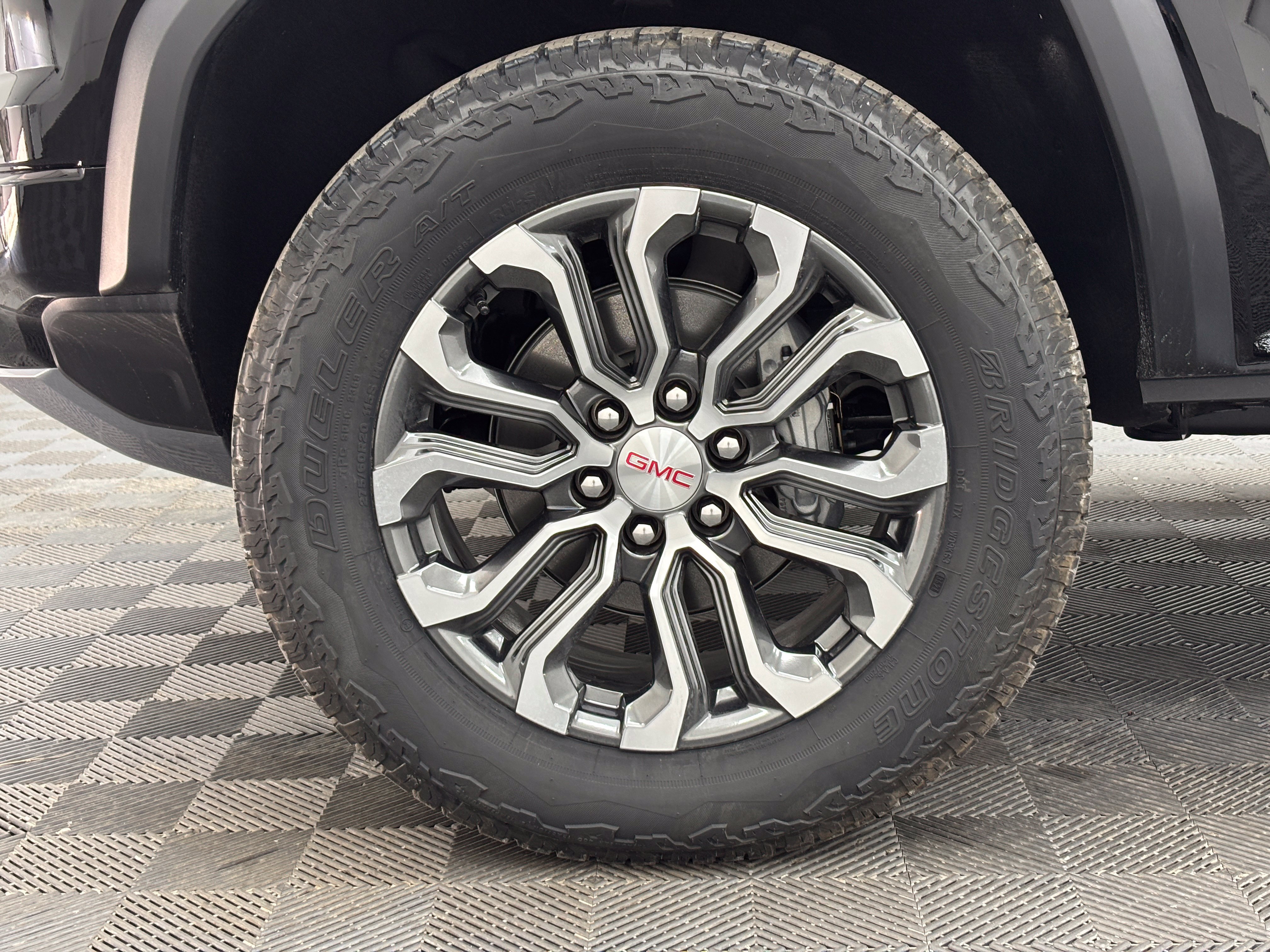 New 2026 GMC Canyon Denali w/ LPO, Black Badging Package AWD/4WD image 15