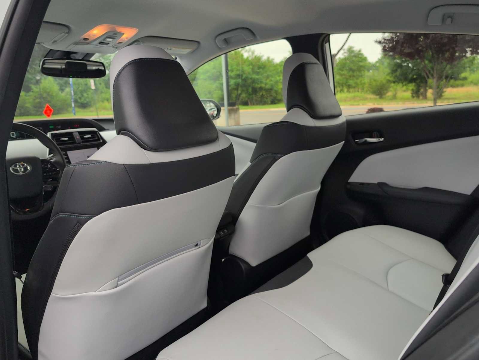 Used 2022 Toyota Prius XLE AWD/4WD image 17