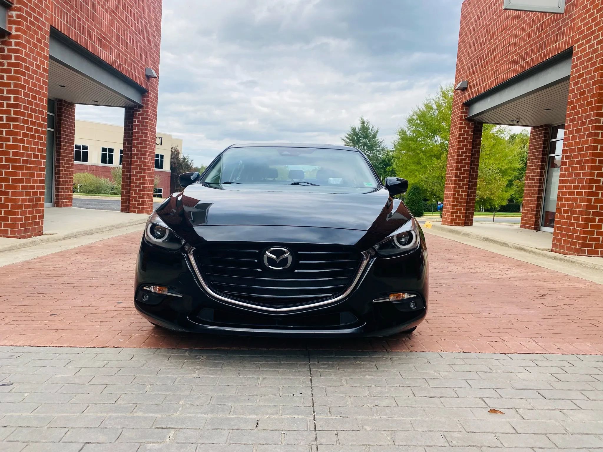 Used 2018 MAZDA MAZDA3 Grand Touring w/ Premium Equipment Package image 2