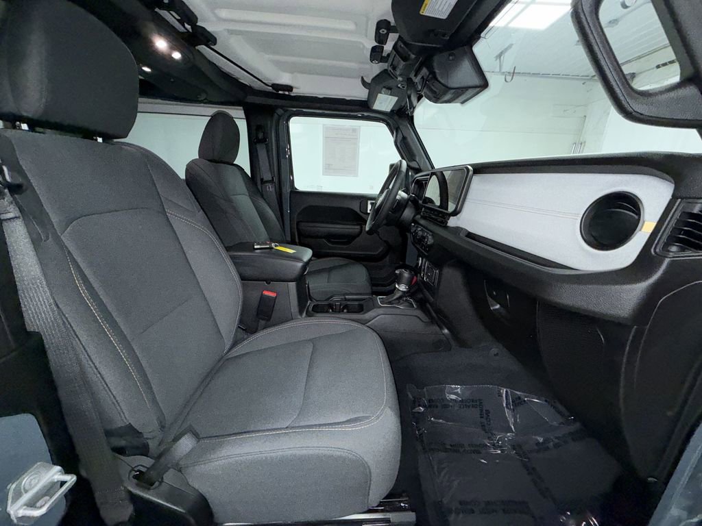 Used 2025 Jeep Wrangler Sport image 8