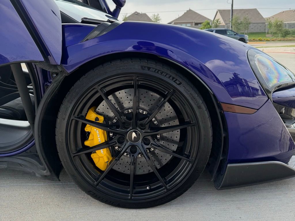 Used 2020 McLaren 600LT Spider RWD image 17
