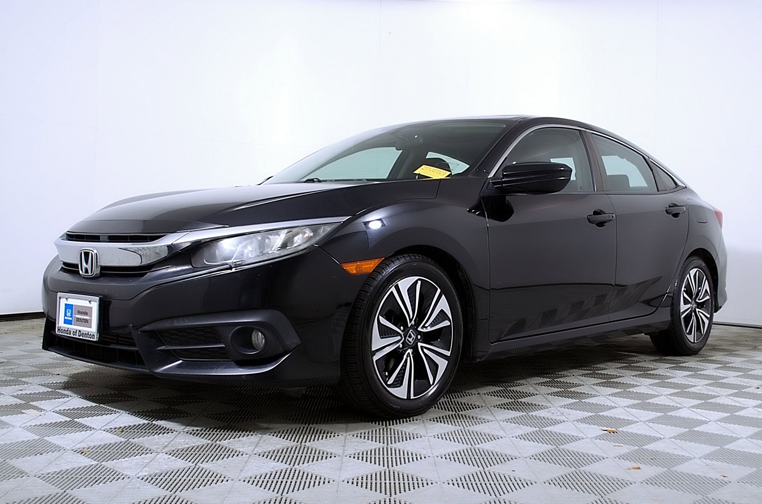 Used 2017 Honda Civic EX-T image 2